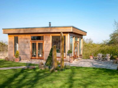 Garden room contractors Luton